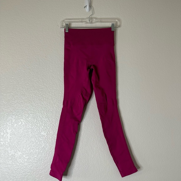 Lululemon Zone In Tight in Raspberry Size 6 - Picture 2 of 5